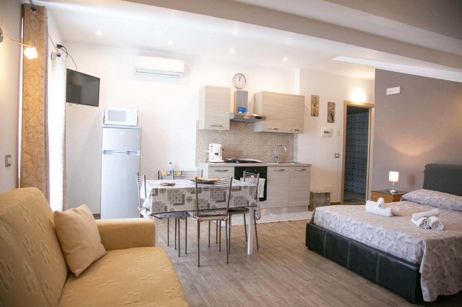 Happy Home Giardini Naxos Exterior foto